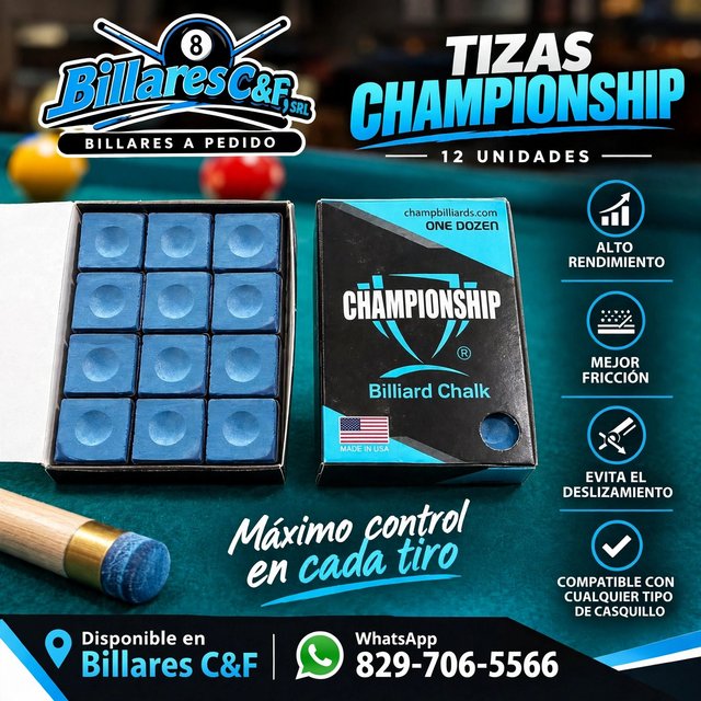 Caja de 12 tizas Championship azules para taco de billar, junto a un taco con el casquillo entizado